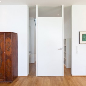 ประตูสีขาวในประเภทของการออกแบบ