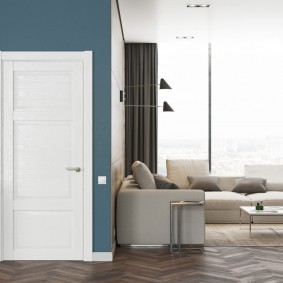 ประตูสีขาวในการออกแบบภาพถ่ายอพาร์ทเม้น