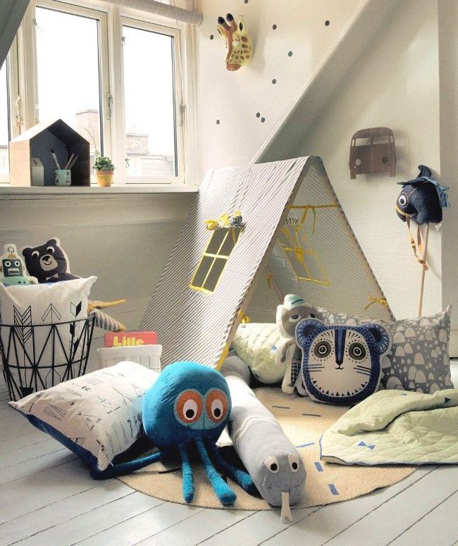 Bilik permainan di loteng