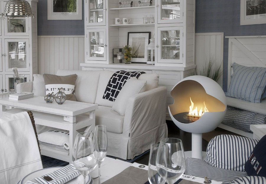 موقد الكلمة بروفانس في غرفة المعيشة