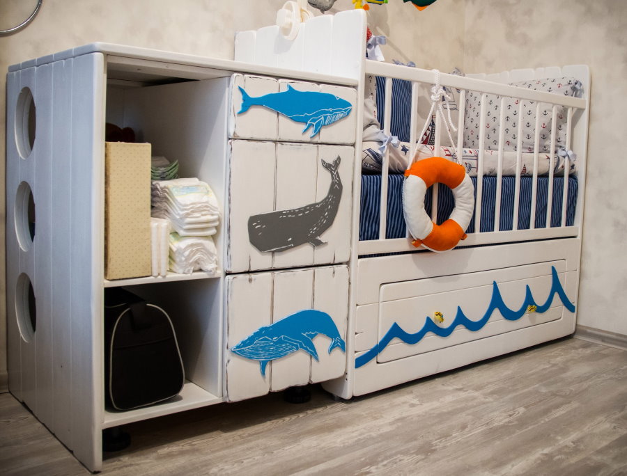 Dışarı çekilebilir bölümlü ahşap yatak