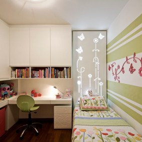 Papier peint à rayures horizontales en papier