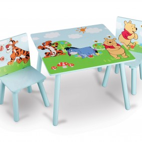 photo de chaise en bois pour enfant