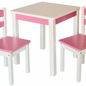 photo de conception de chaise en bois pour enfant