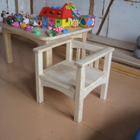 chaise enfant en bois design photo