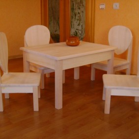 idées de décoration de chaise en bois bébé