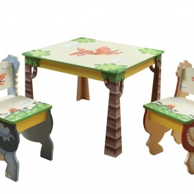 idées d'intérieur de chaise en bois pour enfants