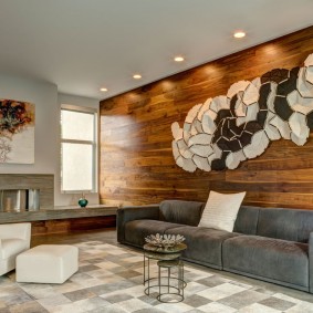 Pannelli laminati sul muro nel salone