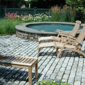 Chaises confortables en bois