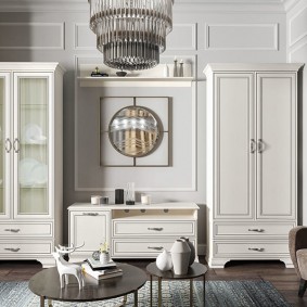 Λευκά ντουλάπια από ακριβό ξύλο