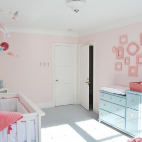 Rosa Wände im Kinderzimmer