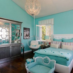 Kinderschrank im Retro-Stil