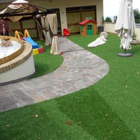 Le chemin du quartzite à la maison de campagne