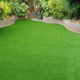 Mur de soutènement en brique rouge