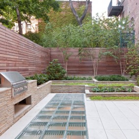 Disposition horizontale des planches sur une clôture en bois