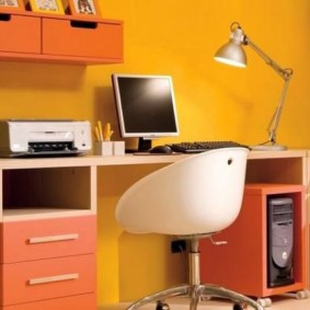 Bàn có ngăn kéo và ngăn kéo