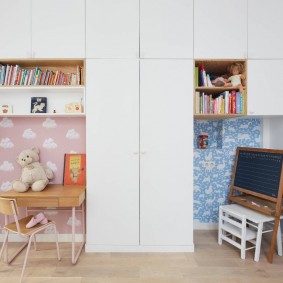 Nội thất trẻ em với mặt tiền màu trắng