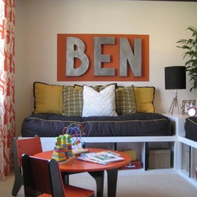 Bàn gỗ tròn có phủ màng