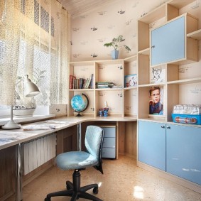 Mặt tiền màu xanh của đồ nội thất trẻ em