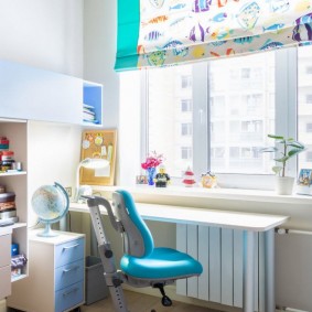 Ghế chỉnh hình trẻ em trên bánh