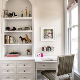 Đồ nội thất màu trắng cho phòng con gái