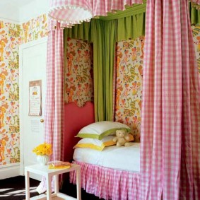 Canopy screen in the girl's room
