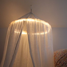 Decorative illumination of a children's canopy