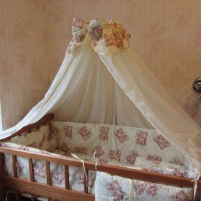 Simple canopy over the crib for the baby