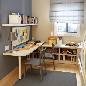 Високи столчета в сиво