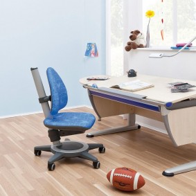 Мебели с регулиране на височината за детска стая