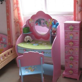 เก้าอี้ทานข้าวเด็กทำจากไม้อัดเบิร์ช