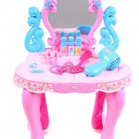 ของเล่นไดร์เป่าผมพร้อมกล่องพลาสติก