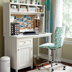 ถั่วขนาดใหญ่บนหน้าปกของเก้าอี้เด็ก