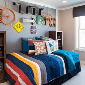 Okul çağındaki bir çocuk için oda dekoru