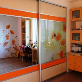 Sürgülü dolap kapılarına ayna ekleri