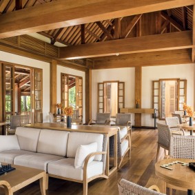 Supporting beams in the living room