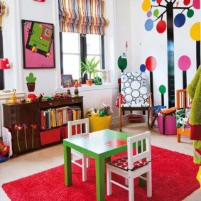 Jadual untuk permainan papan di bilik kanak-kanak