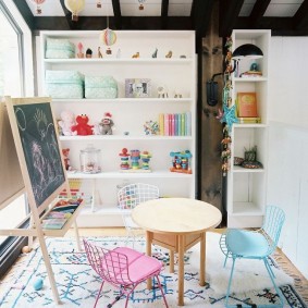 Kerusi tinggi dalam pelbagai warna