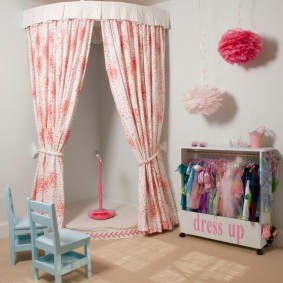 Tempat kejadian yang baik dalam bilik anak perempuan