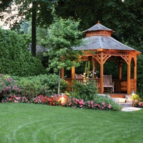 Petit gazebo en bois