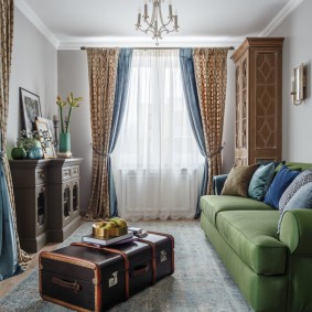 ผ้าม่านสองสีในห้องโถง