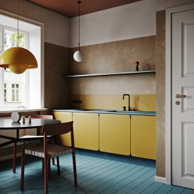 กระดานทาสีบนพื้นห้องครัว