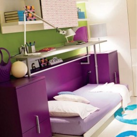 Katlanır yataklı bir öğrenci için mobilya seti