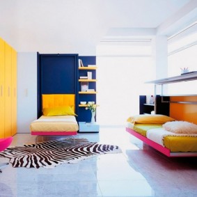 Parlak turuncu mobilya