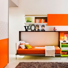 Çocuk mobilya cephelerinde turuncu uçlar