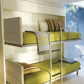 Ranza üzerinde metal merdiven