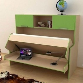 Okul çağındaki bir çocuk için gardırop yatağı