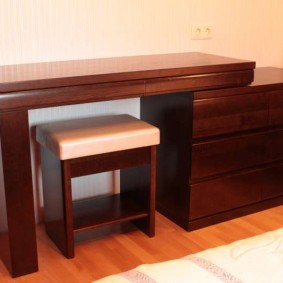 Yumuşak tabure ile komple tuvalet masası