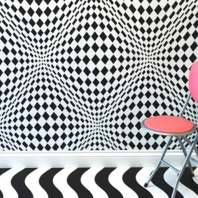 Impression géométrique sur le mur du salon.