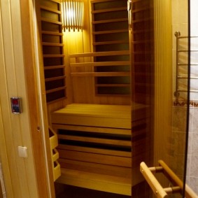 ด้ามไม้ในประตูกระจก